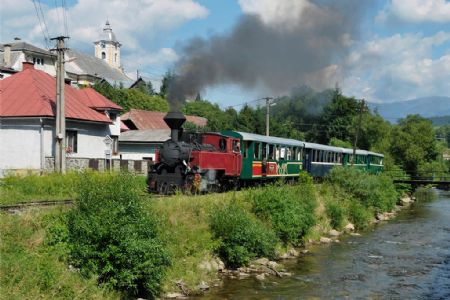 Průjezd Hroncem podél řeky Čierny Hron, Autor: Radim Škopec