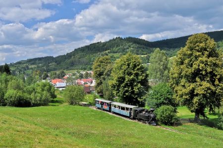 Panoramatický záběr na projíždějící U45.903 směrem do Dobroče, Autor: David Holbík